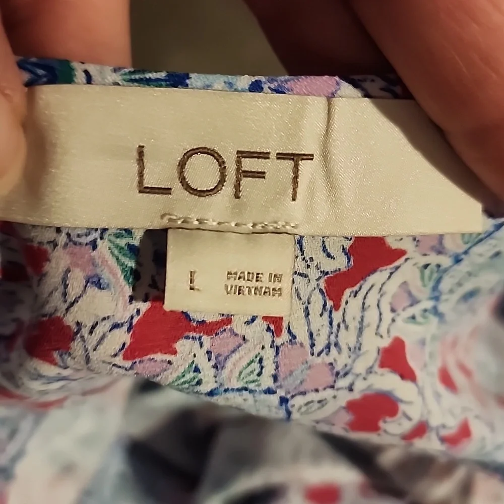 LOFT Floral V-Neck Sleeveless Blouse Size Large PTP 23in. Length 25/28 In - Picture 6 of 7